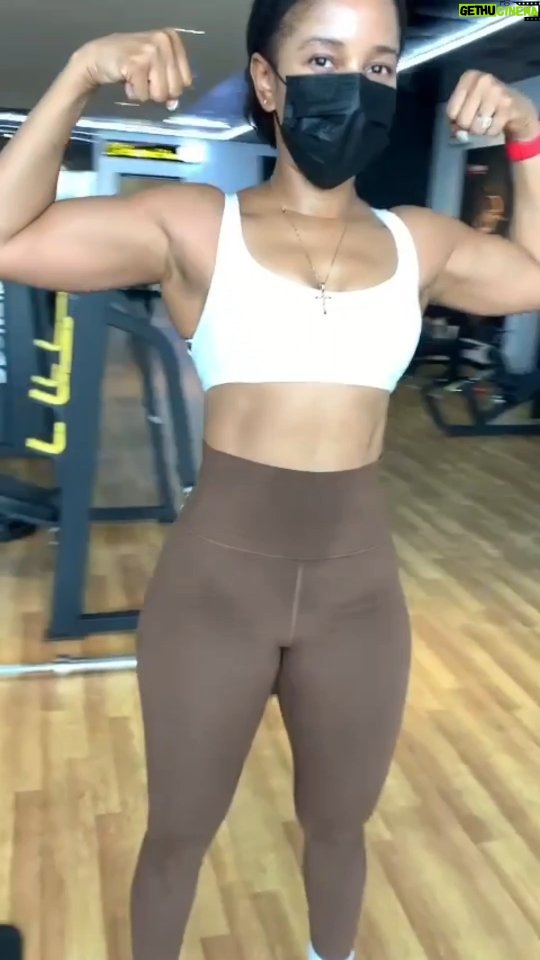 Adesua Etomi-Wellington Instagram - Sharing a part of my life I rarely share. I take care of my Mind, BODY & Soul. This is a lifestyle. It doesn't happen like magic. You have to put in the work. These were not all the exercises for the day sha. Just a small snippet. Trainer @24strong_ (My fave. Been training with him for over a year now. Maybe we'll give you guys some fitness content🤭😬) Video edited by @jemimaosunde (I was threatened🙄) #fitness #life #love #body #mind #soul