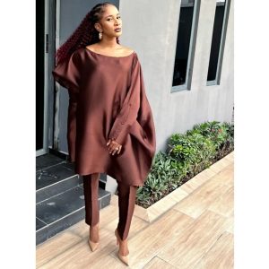 Adesua Etomi-Wellington Instagram - They said I should give you people details🤣
Earlier today on my way to 'An evening with African Power girls' organised by @debolalagos 🙌🙌🙌

Special mention to @atafo.official for always killing it😍🔥❤
Hair by @tashplace
Make up by me 
Picture by my 2nd personal photographer  @jemimaosunde🤣🤣🤣

#sueisinthegarden #andshesafinegirl #cantthinkoftherestpls #its11.30pm #whyareyouawake #lookingforhashtahstomakeyoulaugh #yourestillreading #nawa #restdear