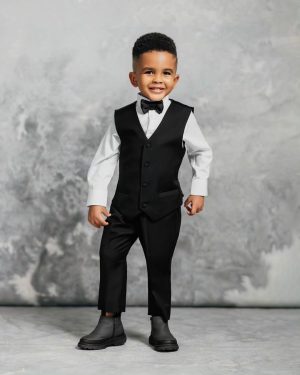 Adesua Etomi-Wellington Instagram - I married the love of my life, and God gave us the love of our lives. 
Happy 3rd birthday to our sunshine, Hazaiah Olusegun Champ Wellington. 
You make our lives so beautiful, and we are incredibly honoured to call you our son. 
You are the happiest, kindest, most intelligent, most beautiful boy in the entire universe.
We love you more than we can possibly put into words.❤️❤️❤️

📸: (Formal) @c3pictures_gallery 
Zaiah and bankys outfits @atafo__ @maiatafo 
Susu's dress @anncranberry
Pool picture @jemimaosunde