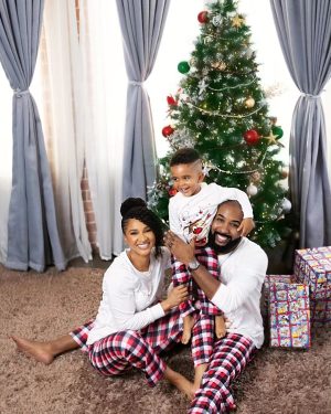 Adesua Etomi-Wellington Instagram - From our family to yours, Merry Christmas and a Blessed New Year.

📸 @c3pictures_gallery 
Suits @atafo__
My dress @anncranberry 
Makeup @t.alamodebeauty