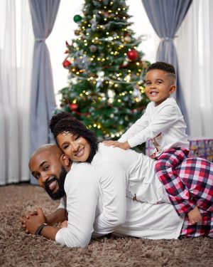 Adesua Etomi-Wellington Instagram - From our family to yours, Merry Christmas and a Blessed New Year.

📸 @c3pictures_gallery 
Suits @atafo__
My dress @anncranberry 
Makeup @t.alamodebeauty