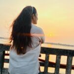 Aditi Ravi Instagram - her heart was made of liquid sunset 🌞 🫠 #myself #insta #March #borngirl