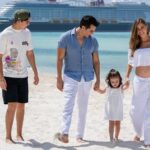 Adrián Uribe Instagram - Vacaciones mágicas en familia! Gracias por esta hermosa experiencia! 😃🙏💫 @DisneyCruiseLine #DisneyCruiseLine