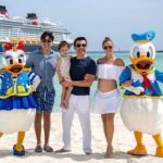 Adrián Uribe Instagram - Vacaciones mágicas en familia! Gracias por esta hermosa experiencia! 😃🙏💫 @DisneyCruiseLine #DisneyCruiseLine