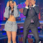 Adrián Uribe Instagram - El tío haciendo tik tok con la sobrina 😂 @denochesinsueno @keniaos 🔥 🇲🇽Sábado 11 pm @canalestrellas 🇺🇸Domingo 9/8 @univision