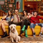 Adrián Uribe Instagram - Les presento a la familia Olivares en donde tengo la fortuna de interpretar a “Poncho” un divertido personaje junto a mi querida @sandraecheverriaoficial dirigidos por el gran @gus_loza en la nueva serie @casadoshijosmex próximamente por Sony Channel. #CasadosConHijosMex