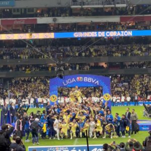 Adrián Uribe Instagram - Así se vivió la 14 🦅💛💙 @clubamerica 🏆 
#americacampeon