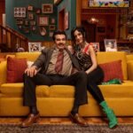 Adrián Uribe Instagram - Les presento a la familia Olivares en donde tengo la fortuna de interpretar a “Poncho” un divertido personaje junto a mi querida @sandraecheverriaoficial dirigidos por el gran @gus_loza en la nueva serie @casadoshijosmex próximamente por Sony Channel. #CasadosConHijosMex