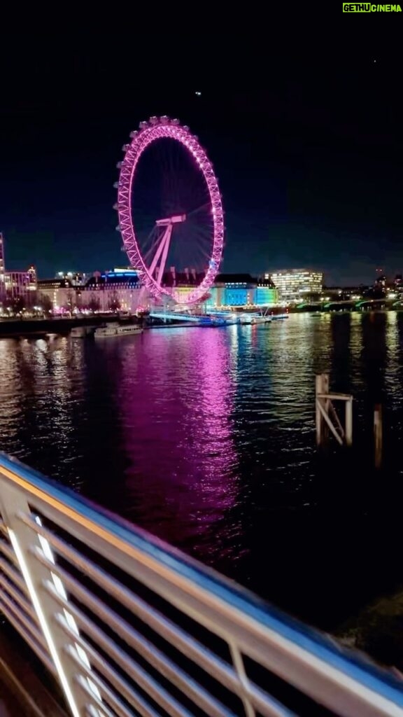 Afsana Khan Instagram - Yes London Babyyyyyyyyy #londondiaries #london 🇬🇧❤️ Londoneye