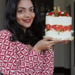 Ahana Kumar Instagram - Turning 28 ♥️ Thankyou for all the lovely wishes. I felt very special 😘 I wanted a cake with all my favourite things - strawberries , flowers and leaves and @mias.cupcakery brought it to life with perfection , as always ♥️ 28th Birthday Vlog is up on the Channel! Link in Bio & Stories ✨ #28 🫶🏻