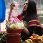 Ahana Kumar Instagram - find me by the flower shops shot by @studio.molecule styled by me wearing @sindhu_krishna__ ‘s saree #Madras