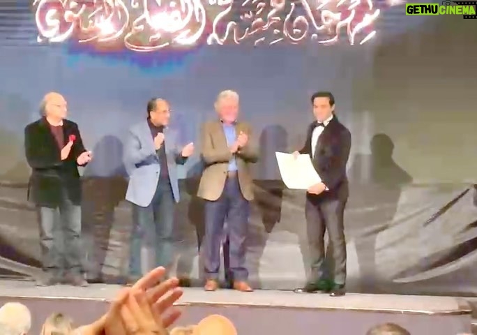 Ahmad Fahmy Instagram - الحمد لله جائزة أفضل ممثل من مهرجان جمعية الفيلم السنوي عن دور راضي من فيلم #العارف 🙏🏻❤