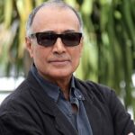 Ahmad Mehranfar Instagram - خانه دوست كجاست؟ در فلق بود كه پرسيد سوار آسمان مكثي كرد رهگذر شاخه نوري كه به لب داشت به تاريكي شن ها بخشيد و به انگشت نشان داد سپيداري و گفت نرسيده به درخت كوچه باغي است كه از خواب خدا سبزتر است و در آن عشق به اندازه پرهاي صداقت آبي است ميروي تا ته آن كوچه كه از پشت بلوغ سر به در مي آرد پس به سمت گل تنهايي مي پيچي دو قدم مانده به گل پاي فواره جاويد اساطير زمين مي ماني و تو را ترسي شفاف فرا مي گيرد در صمیمیت سیال فضا، خش‌خشی می‌شنوی: كودكي مي بيني رفته از كاج بلندي بالا جوجه بردارد از لانه نور و از او مي پرسي خانه دوست كجاست؟ وقتي رفتي تازه فهميديم كي رفت بدون اينكه بفهميم دلمان فرو ريخت و اشك در چشمانمان جمع شد خداحافظ مرد تنها خداحافظ مرد بزرگ
