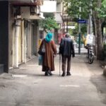 Ahmad Mehranfar Instagram - بانو دل نازكي داشت...صداش آرامش داشتن مادر بود... وچشم هاش آميخته اي از شيشه و محبت... زلال بود مثل بارون و مهربون مثل سيب... بانو يك فرشته بود... فرشته اي كه هم فرشته بود...هم مهربون... فرشته اي ... كه فرشته ي مهربون همه بود ... فرشته ي مهربون ترِ استاد بود( استاد حميد سمندريان) فرشته اي ... كه فرشته ي عاشق همه بود ... فرشته ي عاشق ترِ استاد بود... هم فرشته ي استاد بود... و هم سايه ي استاد... فقط اون بود كه به استاد ميگفت ،،حميد،، اون به اندازه ي همه ي ما كه دوست داشتيم استاد رو ،،حميد،، صدا كنيم مي گفت ،،حميد،، همش مي گفت ،،حميد،،حميد... اونقدر گفت ،،حميد،،تا ،،حميد،،رفت... حميد رفت...وهما موند... بانو... استاد كه رفت علاقه اي به موندن ... علاقه اي به زندگي نداشت... تنها ياد استاد بود ... تنها نام استاد بود كه بهش انگيزه ي نفس مي داد... هنوز خيلي كار داشت...ولي رفت... رفت به جايي كه نور نيست... ولي همه چيز هست... رفت پيش عشقش... رفت پيش استاد... رفت پيش حميد... حميد رفت... هما هم ... عكس :مسعود پاكدل