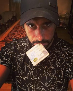 Ahmed Salah ElSaadany Instagram - الميتينايه دي لبستها و مش عارف اصرفها بسبب ختم الست عزيزه السيد 🙄
#٢٠٠جنيه