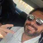 Ahmed Salah ElSaadany Instagram - متصورين سيلفي انا و ولادي واحدحلقتله و عملتله كروب و نزلتها نرجسي قوي 🤷🏻‍♂️ التاني خبي وشه عشان مش عايز يتصور معانا حاجه زي الفل 😂😂
