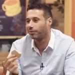 Ahmed Salah ElSaadany Instagram - لما تكون معزوم و الاكل يطلع اي كلام 🤪