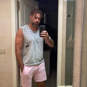 Ahmed Salah ElSaadany Instagram - 1 + closer 🔞 18+ 😎