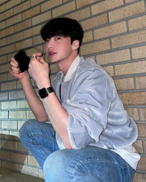 Ahn Jae-hyun Thumbnail - 267.4K Likes - Top Liked Instagram Posts and Photos