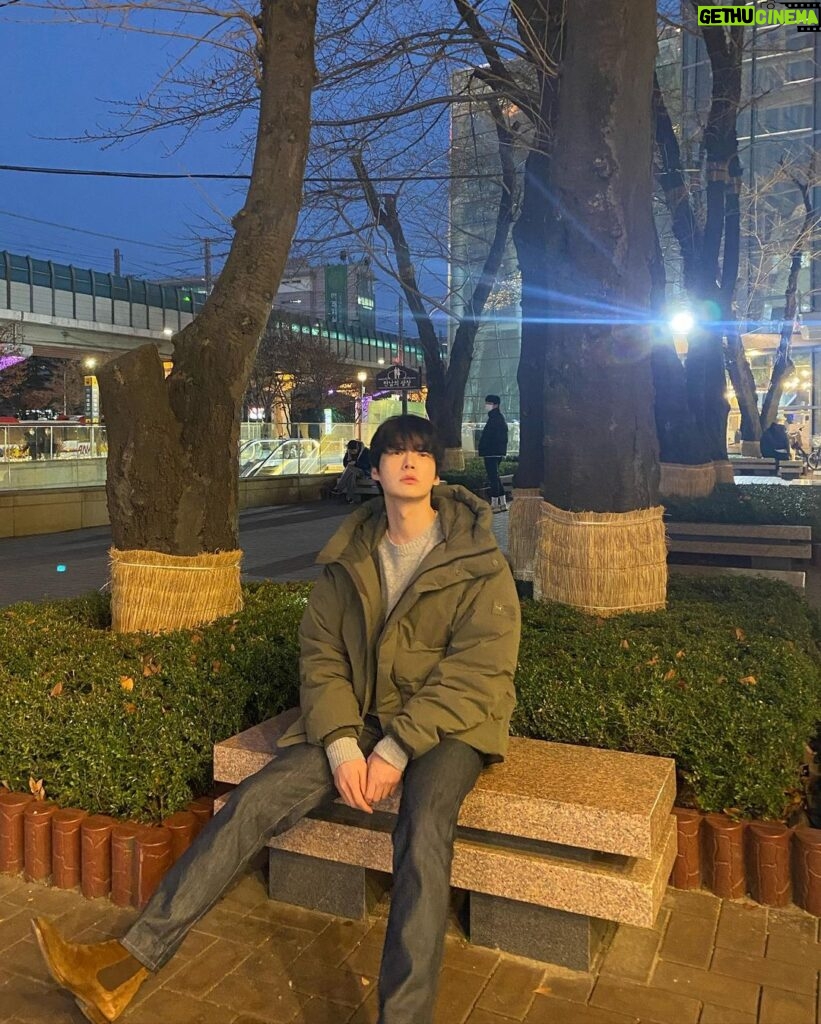 Ahn Jae-hyun Instagram - 😉