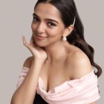 Ahsaas Channa Instagram - ♠️🎀 Photographed by @framebywoofy Makeup by @makeupbyjanak Hair by @sheetal_muah Styled by @stylebykayal Assisted by @yashtikaasharmaa Dress @ipsofacto.in Jewels @timelesspearly