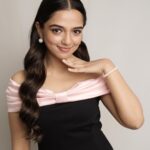 Ahsaas Channa Instagram - ♠️🎀 Photographed by @framebywoofy Makeup by @makeupbyjanak Hair by @sheetal_muah Styled by @stylebykayal Assisted by @yashtikaasharmaa Dress @ipsofacto.in Jewels @timelesspearly