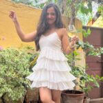 Ahsaas Channa Instagram - 🤍🪩✨ Birthday dress so pretty by @ministrybymehar 📸 @twishadesaii The Lovefools