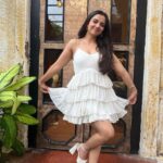 Ahsaas Channa Instagram - 🤍🪩✨ Birthday dress so pretty by @ministrybymehar 📸 @twishadesaii The Lovefools