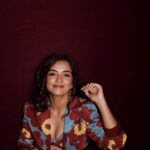 Ahsaas Channa Instagram - ‘Drinking my water, minding my Biz! Monday I’m overrated, Tuesday on my.. ‘ 📸 @pehelaggarwal Makeup @ritikaturakhia01 Hair @glambydiya Styled by @stylebykayal Assisted by @yashtikasharmaaa Outfit @zi.p__ @aayushishahstudio Earrings : @inaya_accessories Ear cuff @inmyelement.jewelry Shoes @houseofprisca_ @ascend.rohank