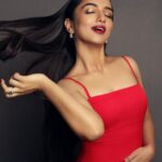 Ahsaas Channa Instagram - Girl’s a 🚩💋 Makeup by @makeupbyjanak Hair by @mamta_singh12345 Photographed by @mr.khachack