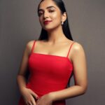 Ahsaas Channa Instagram - Filmfare OTT 🌹 Makeup by @makeupbyjanak Hair by @mamta_singh12345 Photographed by @mr.khachack Managed by @oyekaruna