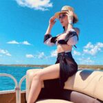 Aida Victoria Merlano Instagram - No te puedes creer ni el elogio ni la mierda cuando tú DECIDES qué mostrar. Haz de cuenta que ante ojos ajenos eres un espejismo, sólo el ejercicio de ser sincero contigo mismo te va a decir quien o qué eres 😉