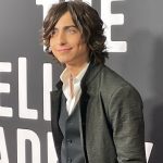 Aidan Gallagher Instagram - Thank you for all the love ♥️♥️♥️♥️♥️ @gerardway @gabriel_ba @steveblackmantv @darkhorsecomics @ucp @netflix ☂️🪓☕️