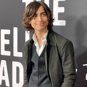 Aidan Gallagher Instagram - Thank you for all the love ♥️♥️♥️♥️♥️ @gerardway @gabriel_ba @steveblackmantv  @darkhorsecomics @ucp @netflix ☂️🪓☕️