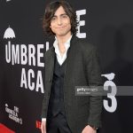Aidan Gallagher Instagram - Thank you for all the love ♥️♥️♥️♥️♥️ @gerardway @gabriel_ba @steveblackmantv @darkhorsecomics @ucp @netflix ☂️🪓☕️
