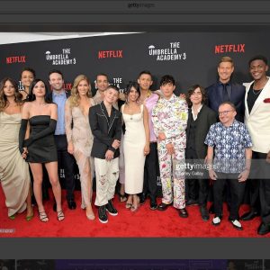 Aidan Gallagher Instagram - Thank you for all the love ♥️♥️♥️♥️♥️ @gerardway @gabriel_ba @steveblackmantv  @darkhorsecomics @ucp @netflix ☂️🪓☕️