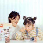 Aiki Instagram - 그래,놀아! 엄마처럼 신나게 놀아🤍 누가 더 귀여운가요?🙃 With @post_cereal #광고 #포스트 #코코그래놀라 #코코그래놀라와그래놀아
