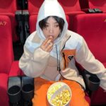 Aiki Instagram - 아바타2 같이 볼사람 구함 🍿 14일 21:10 꺼 진심 옆자리 필요함 #아바타물의길 #팝콘은반반 #푸마x아미