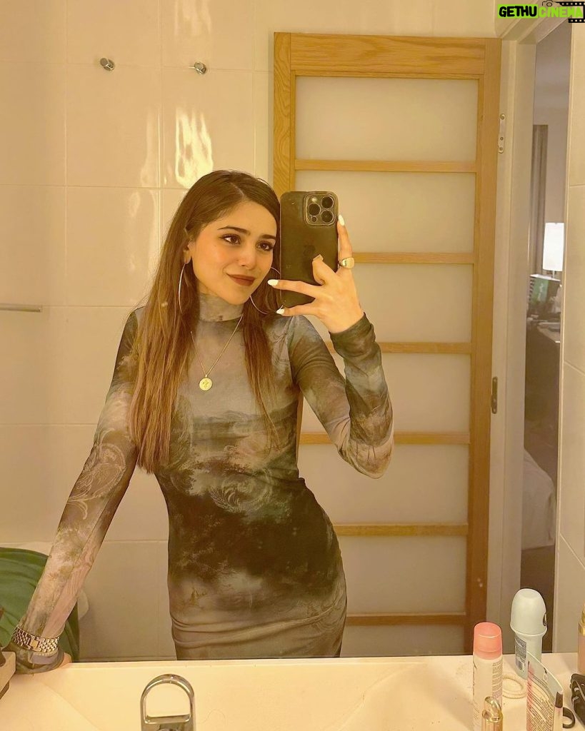 Aima Baig Instagram - Some drip from a trip. Low key it was a shitty trip coz i dint get my luggage for almost 2 days - super ill now - none of my cards worked fsfr - and i dint get the photos i was looking for. So yeah Putting out Countless me, some might do justice w that beautiful dress but i doubt that.