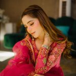 Aima Baig Instagram – More to come 🫢

@themakeupstudiobysehrish 
@weddingshadding 
@officialfahadhussayn