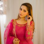 Aima Baig Instagram – More to come 🫢

@themakeupstudiobysehrish 
@weddingshadding 
@officialfahadhussayn