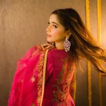 Aima Baig Instagram – Aima 🌸 

@officialfahadhussayn 
@farhatalijewellers 
@themakeupstudiobysehrish 

#weddingshadding #aimabaig Lahore, Pakistan