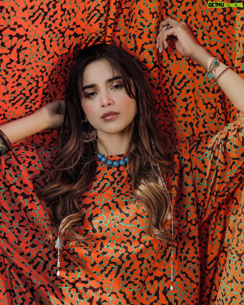Aima Baig Instagram - READY TO WEAR – SPRING SUMMER Dive into spring with majestic prints, bright colour palettes & chic silhouettes from our Ready To Wear – Spring Summer colletion. Launching 22nd Feb online | 23rd Feb in-stores #sapphire #sapphirepk #sapphirepakistan #sapphireonline #sapphirereadytowear #readytowear #readytowearspring