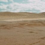 Aimyon Instagram - 「あのね」 MUSIC VIDEO 観てくれましたか皆様🐪 鳥取砂丘で撮りました、ラクダはおりまへんでした。 雨降って 風が吹いて 霰が降って 虹が出た日です。 鳥取砂丘コナン空港テンション上がったよ👓 そんで私、トットちゃんの映画の感想を調べては、 分かる！分かる！と、なってる。本当に凄い映画です(涙)