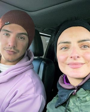 Aislinn Derbez Instagram - Happy birthday twin @vadhird 🥰 
te amo con todo mi❤️
A poco no mi papá se las ingenió en tener gemelos? diferentes fechas y diferentes mamás pero gemelos…😂