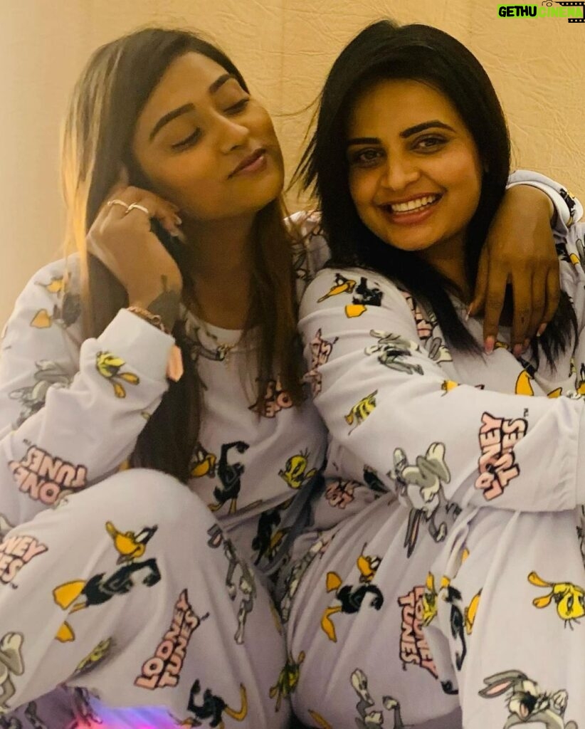 Akanksha Dubey Instagram - You have no idea how much your friendship means to me. I may not say it often, but I love you and wish you nothing but happiness today and always. Happy birthday My Favourite Diva 💃.I love you soooooooooooooo much. Stay the way you are ❤️❤️.May god bless you with all his kindness 💐🎂. . . . . . . . . . . #birthday #birthdaywishes #birthdaygirl #akankshadubey #love #bond #friendship #cutiepie #touchwood😇 #stayblessed #specialperson #bff #mydiva #dancingdoll . Mere Dil Me