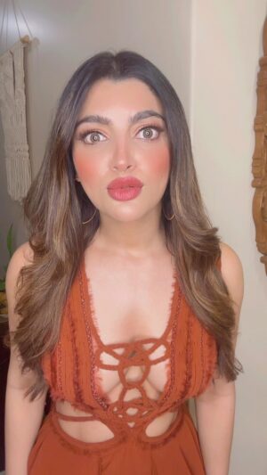 Akanksha Puri Instagram - Just wow 😜❤️
[ on public demand 😝🙈] 
.

#reel #reelitfeelit #trending #followingthetrend #music #love #beauty #instagram #beingme #akankshapuri #❤️