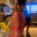 Akanksha Puri Instagram - Just Love 🤩❤️ No filter .. No effects ..Just pure , unconditional love 😘 Most Candid Reel !! Thank you @starbucksindia @starbucks for giving us these beautiful moments ❤️ . . #reels #love #coffee #date #starbucks #trending #candid #nofilter #instagood #beauty #beingme #akankshapuri #❤️ . . Hair @salmasayyed47 Outfit @houseofnooriofficial Styling @littlepuffsofhappiness @styleitupwithraavi Outfit Pr @mad.micron x @_vaishnavii.3011