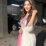 Akanksha Puri Instagram - Keeping it Minimal…Just the way you like it 😉 . . #instagood #picoftheday #photooftheday #fitandfabulous #fashion #style #navratri #style #love #beingme #akankshapuri #❤ . pic credit @ravishankar28070 . OUTFIT - @nehamtaonline Styling @littlepuffsofhappiness @styleitupwithraavi PR - @lmaoanshi
