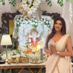 Akanksha Puri Instagram - I feel so blessed this year 💕It has been such a beautiful experience this Ganesh Chaturthi ❤️ Thanks @gauravsbajaj @vishal.singh786 for having me over to seek blessings from your Bappa 🙏😊 . #ganpatibappamorya #festivevibes #ganeshchaturthi #indian #ethinicwear #fashion #style #picoftheday #photooftheday #fitness #fitandfabulous #beingme #akankshapuri #❤️ . Outfit @pritisahnidesigns Styled by @litittlepuffsofhappiness @styleitupwithraavi